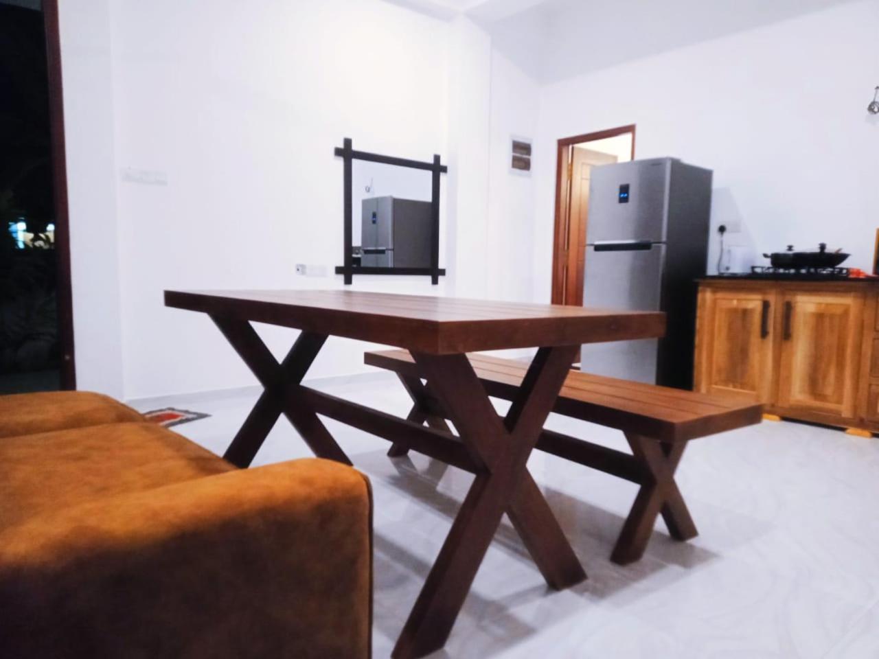 Blue Whales Hotel Hikkaduwa Exterior foto