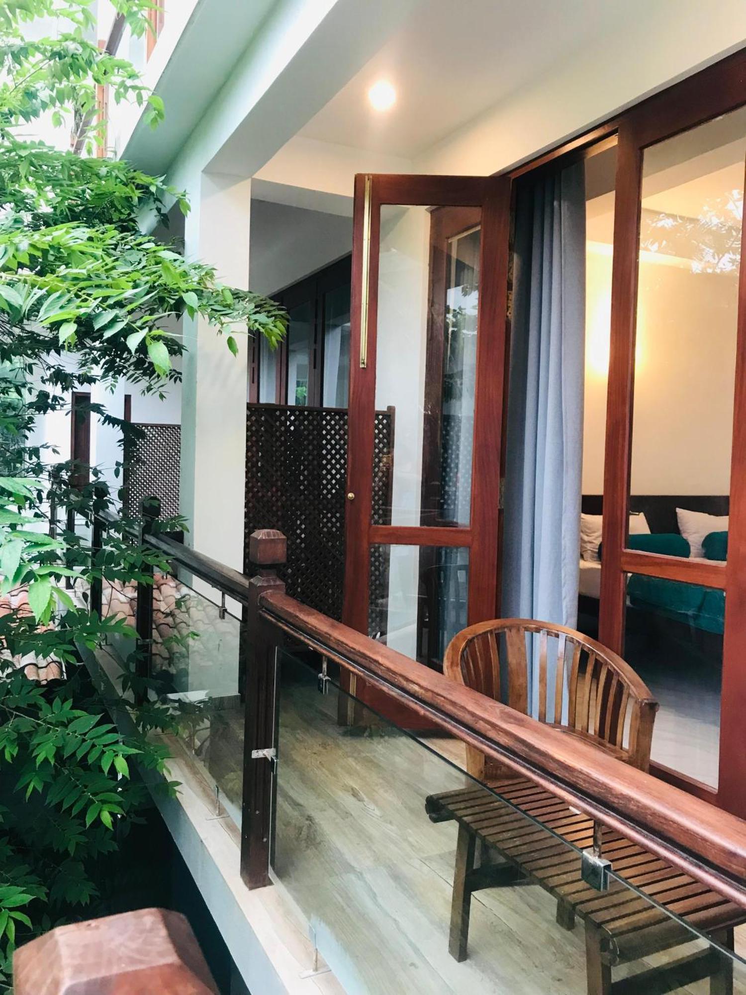 Blue Whales Hotel Hikkaduwa Exterior foto